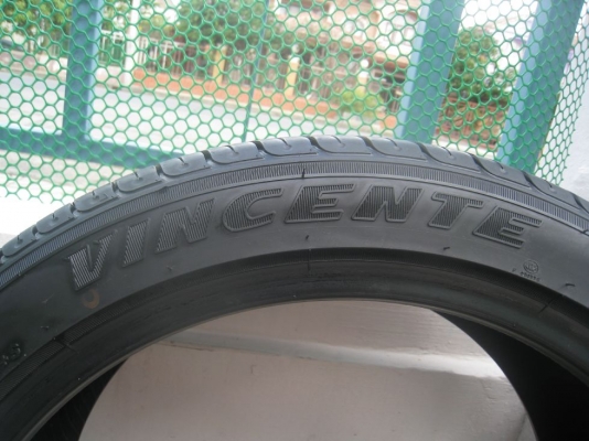 ขายยาง deestone vincente r302 225/45zr18 ปี12 1 คู่ (081-3747940)