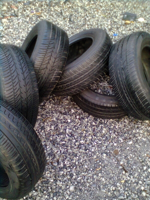 จัดไปเลยอยากขายยางราคาใหม่ใส่รถตูัได้ถูกสุดๆ 215/60R16 มิชลิน ปี09  1ชุด 4เส้น และ ยาง 205/55R16 ปี11  2เส้น รวม 6 เส้น ขาย 1800 บาท