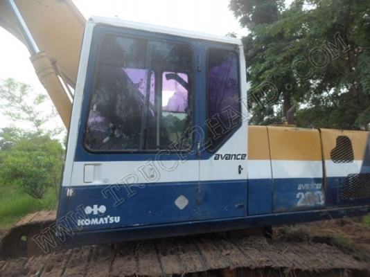 รถแบคโฮ ยี่ห้อ KOMATSU PC200-5