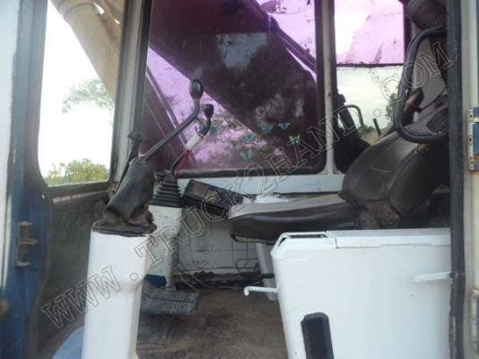 รถแบคโฮ ยี่ห้อ KOMATSU PC200-5