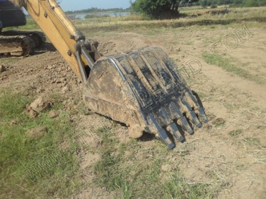 รถแบคโฮ ยี่ห้อ KOMATSU PC200-5