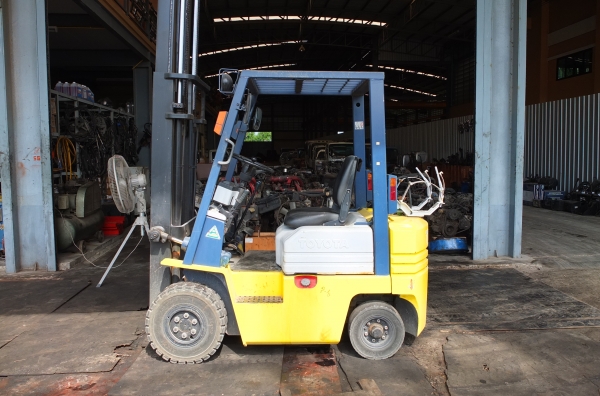 รถฟอร์คลิฟต์ โตโยต้า 1.8ตัน รุ่น 5 สูง 3ม. บินซินและLPG 2ระบบ