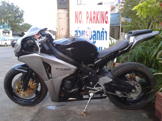 cbr400 ปี 89 แฟริ่ง 1,000rr พร้อมทะเบียน  เครื่องไม่มีปันหา 085-3155295 ลดราคาเหลือ 75,000 ครับ ร้อนเงินภายในวันที่ 3-8 เท่านั้นนะครับ มาก่อนได้ก่อน ลดสุดๆแล้วครับ ร้อนเงินครับ