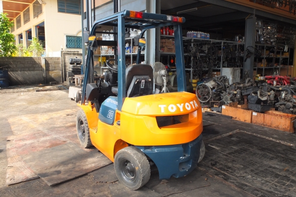 รถฟอร์คลิฟต์ โตโยต้า 2ตัน รุ่น 7 สูง 3ม. ดีเซล