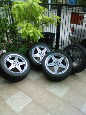 ขายแม็ก audi 17*7.5 off 38 พร้อมยาง