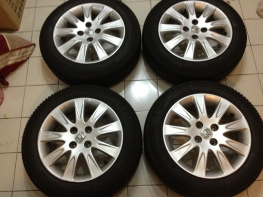 ขายแม็กซ์มือ2 Honda Jazz ขอบ15 4รู100+ยางปี10 ราคา 5900 บาท