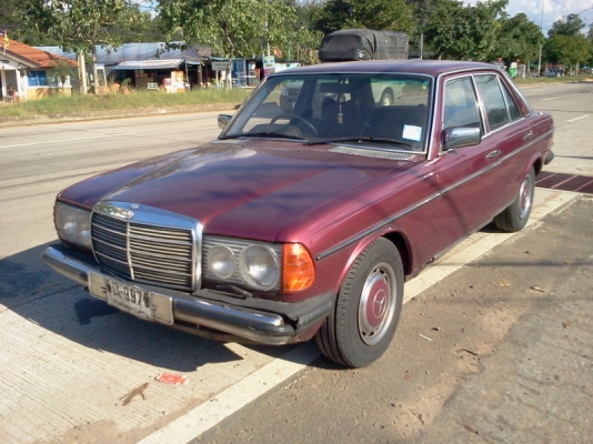 ขายBenz 230e  w 123  เครื่องเนียบ ภายในสวย อังกฤษแท้  มีซันรุฟ  ขายถุกคับ
