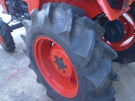 จัดมาแบบแพคคู่สองเพลาสองคันครับ คูโบต้าL2002DT-L2602DT สวย ถูก ดี