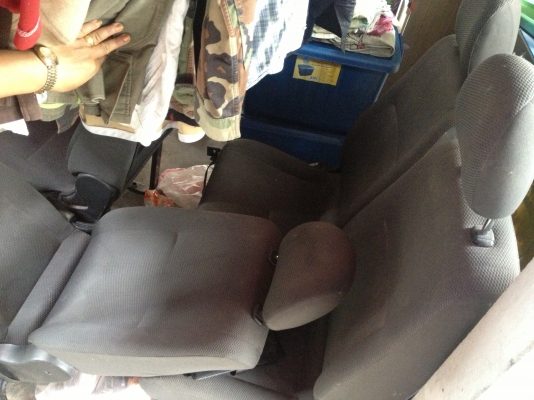 ขายเบาะรถตู้เดิม คอมมิวเตอร์ ราคา5000 ด่วน มีชุดเดียว