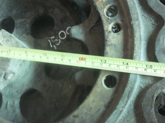 อะไหล่รถตีนตะขาบเป็นเพื่องขับขายถูกๆสถาพเก่าเก็บ