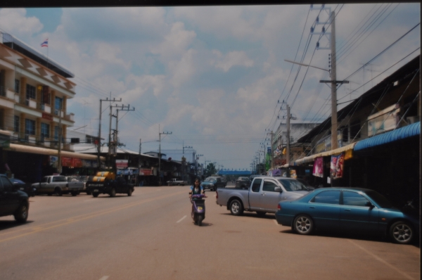 ขายถูก ถึงวันที่  11 พค 56 นี้ ที่ดินเนื้อที่ 21 ไร่ 29 ตารางวา อยู่ห่างจากตลาด อ.บ่อทอง เพียง 800 ม.