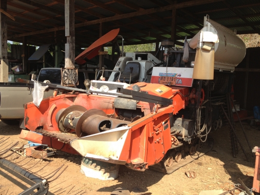 Kubotaรถเกี่ยวDC-68Gพร้อมเทเลอร์bu87สวยอยากขายคู่แถมหัวเกี่ยวถั่วด้วย