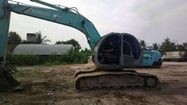 ขายด่วน!! KOBELCO SK200 -5 สภาพสวยค่ะ พร้อมใช้งานที่สุด เอกสาร invoic สนใจติดต่อ ญาดา 082-4487788
