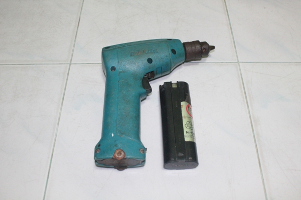 สว่านไร้สายชาร์จแบต ยี่ห้อmakita 6010D ราคาไม่แพงครับ