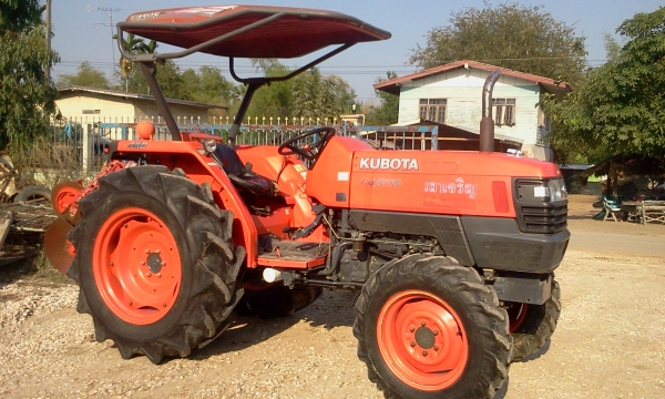 ขายรถไถคูโบต้า45แรงพร้อมผานหกรถใช้งานน้อย900ชั่วโมงครับ