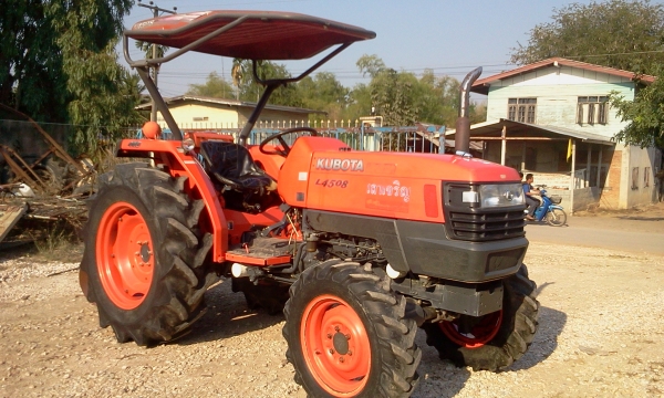 ขายรถไถคูโบต้า45แรงพร้อมผานหกรถใช้งานน้อย900ชั่วโมงครับ