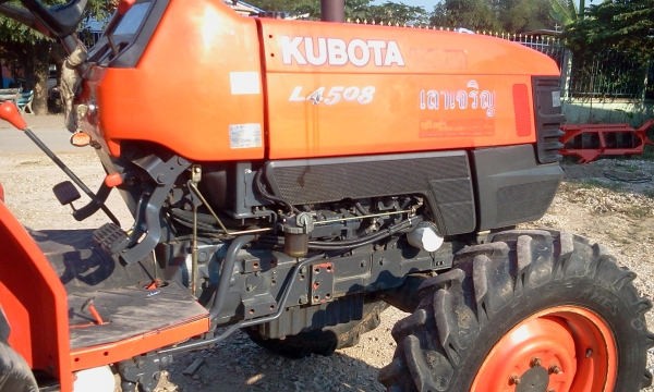 ขายรถไถคูโบต้า45แรงพร้อมผานหกรถใช้งานน้อย900ชั่วโมงครับ