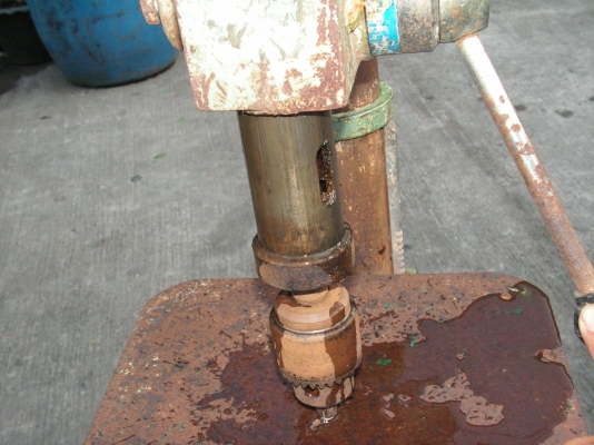 แท่นสว่านเจาะแบบตั้งพื้น(คุณสง่าอยู่กบินบุรีรับไปดูเเลต่อเเล้วครับ)