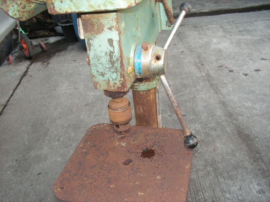 แท่นสว่านเจาะแบบตั้งพื้น(คุณสง่าอยู่กบินบุรีรับไปดูเเลต่อเเล้วครับ)