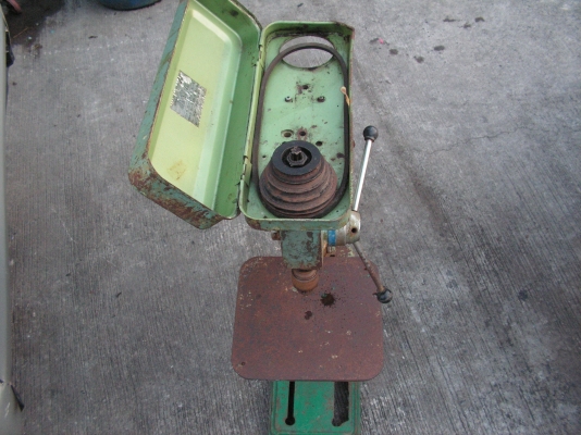 แท่นสว่านเจาะแบบตั้งพื้น(คุณสง่าอยู่กบินบุรีรับไปดูเเลต่อเเล้วครับ)