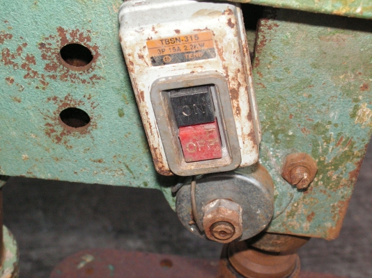 แท่นสว่านเจาะแบบตั้งพื้น(คุณสง่าอยู่กบินบุรีรับไปดูเเลต่อเเล้วครับ)