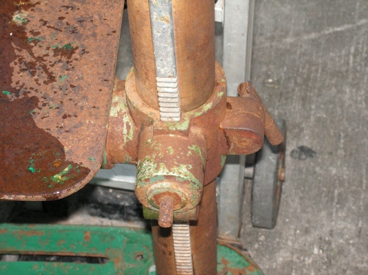 แท่นสว่านเจาะแบบตั้งพื้น(คุณสง่าอยู่กบินบุรีรับไปดูเเลต่อเเล้วครับ)