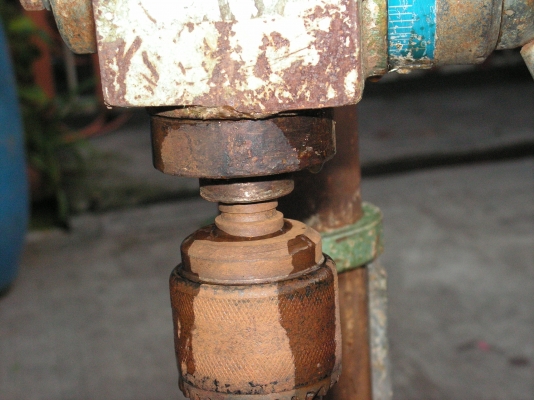 แท่นสว่านเจาะแบบตั้งพื้น(คุณสง่าอยู่กบินบุรีรับไปดูเเลต่อเเล้วครับ)