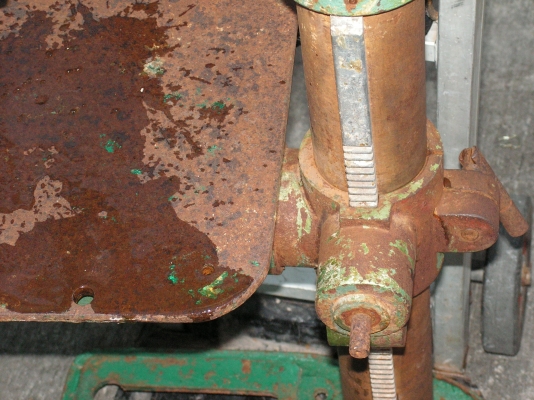 แท่นสว่านเจาะแบบตั้งพื้น(คุณสง่าอยู่กบินบุรีรับไปดูเเลต่อเเล้วครับ)