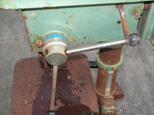 แท่นสว่านเจาะแบบตั้งพื้น(คุณสง่าอยู่กบินบุรีรับไปดูเเลต่อเเล้วครับ)