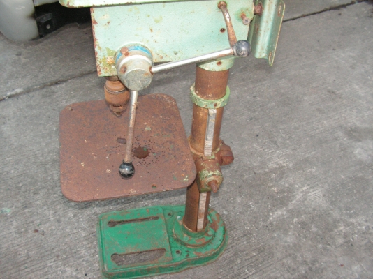 แท่นสว่านเจาะแบบตั้งพื้น(คุณสง่าอยู่กบินบุรีรับไปดูเเลต่อเเล้วครับ)