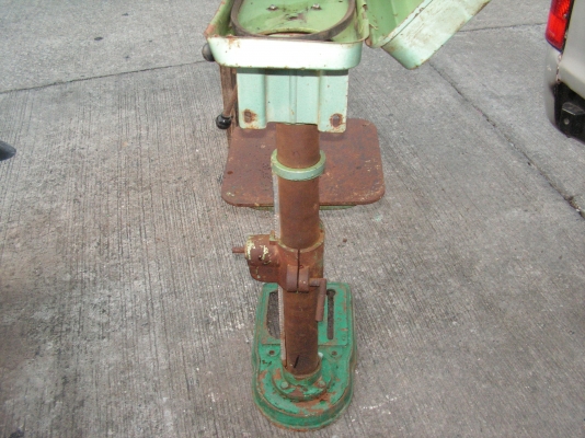 แท่นสว่านเจาะแบบตั้งพื้น(คุณสง่าอยู่กบินบุรีรับไปดูเเลต่อเเล้วครับ)