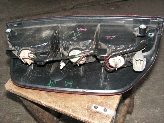 โคมไฟท้ายนาวาร่าข้างขวา โคมไฟท้ายนาวาร่าข้างขวา