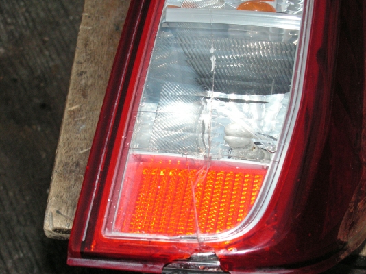 โคมไฟท้ายนาวาร่าข้างขวา โคมไฟท้ายนาวาร่าข้างขวา