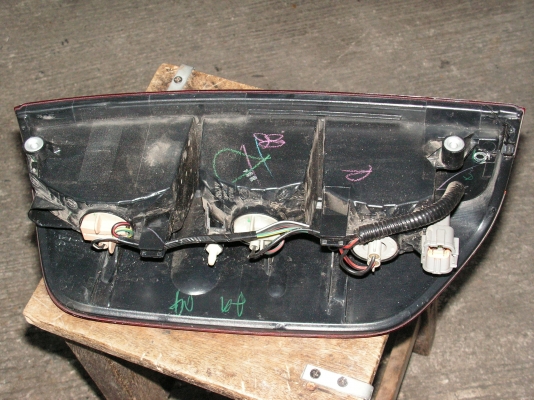 โคมไฟท้ายนาวาร่าข้างขวา โคมไฟท้ายนาวาร่าข้างขวา