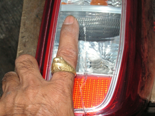 โคมไฟท้ายนาวาร่าข้างขวา โคมไฟท้ายนาวาร่าข้างขวา