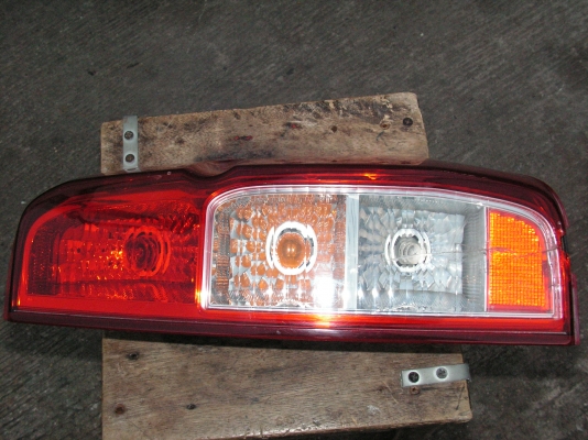 โคมไฟท้ายนาวาร่าข้างขวา