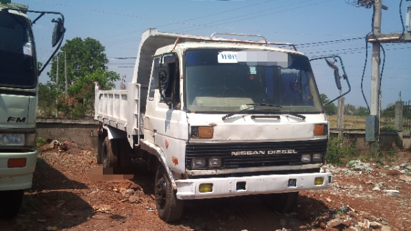 ///ขายหกล้อดั้มดินnissan