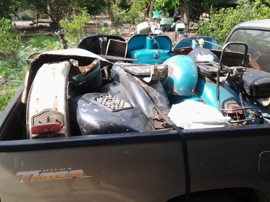 ขาย ซาก vespa รถแท้กับไม่แท้ครบ แท้ 25000 บาท ไม่แท้ 21000 บาท ครับ