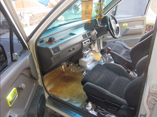 ISUZU  อีซูซุ ปี 89  สีขาวเดิม 4 ประตู  MAX 15 ราคา 159,000 บาท