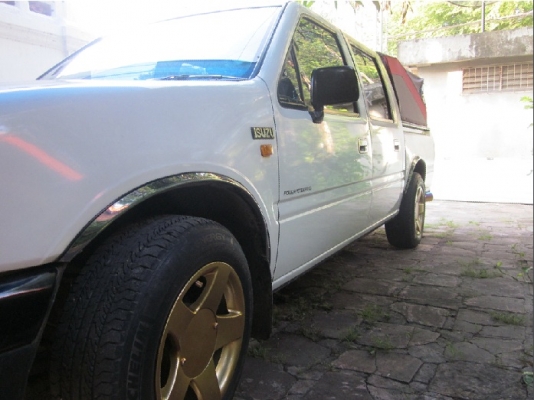 ISUZU  อีซูซุ ปี 89  สีขาวเดิม 4 ประตู  MAX 15 ราคา 159,000 บาท