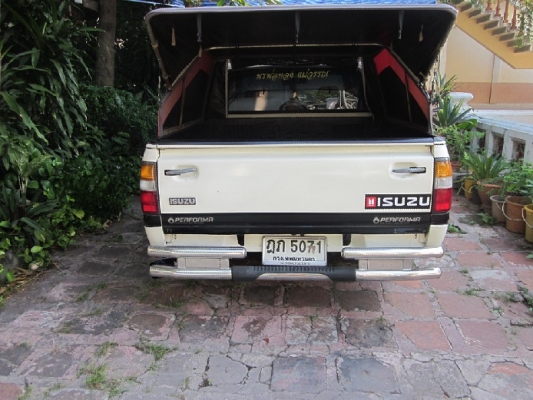 ISUZU  อีซูซุ ปี 89  สีขาวเดิม 4 ประตู  MAX 15 ราคา 159,000 บาท