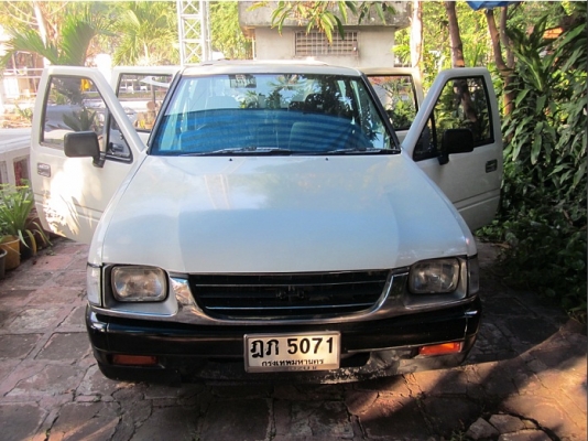 ISUZU  อีซูซุ ปี 89  สีขาวเดิม 4 ประตู  MAX 15 ราคา 159,000 บาท