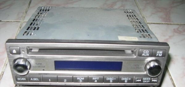 ราคาแล้วแต่คนซื้อ!! เครื่องเล่นวิทยุ, CD ของ Honda City กับ Equalizer ของ Alpine ใช้กับ front ของ Alpine ครับ