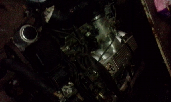 ขายเครื่อง1.UZ พร้อมเกียร์  .สภาพสวย ท่อนํ้านวนๆ