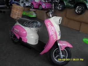 รถไฟฟ้า24Vสำหรับเด็กผู้หญิง รับน้ำหนักได้70kg