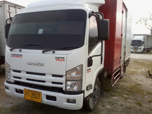 ISUZU  6 ล้อ  ตู้  3 บาน  ยาว  5.50  เมตร