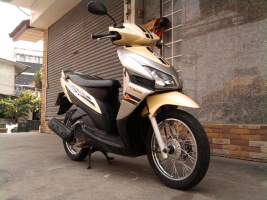 ขออนุญาติขาย  Honda Click Play มือเดียว สีเหลืองทอง