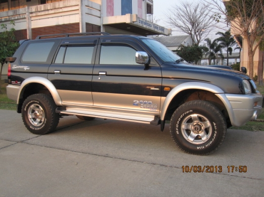 ขายแม็ก 15 ยาง BF 31/10.5/15 ATปี 4707 ดอกสวย หนาไม่มีปะ