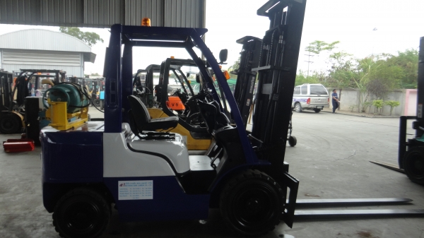 ขายรถโฟล์คลิฟท์ nissan ขนาด3.0 ตัน