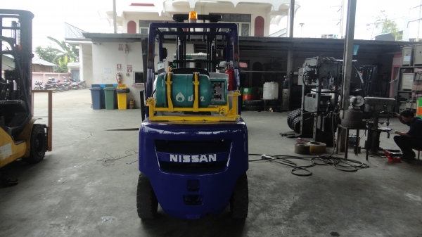 ขายรถโฟล์คลิฟท์ nissan ขนาด3.0 ตัน